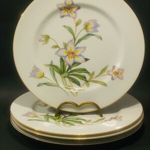 Vintage Crestwick By NARUMI Made in Japan Set of 4 Dinner Plates 10.5” Diameter.